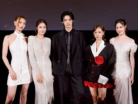 สุดเข้มข้น!! “วิน-เต้ย” นำทีมเปิดปมปริศนาความเชื่อลึกลับดูตอนแรกซีรีส์ “บุหงาหมื่นภมร ENIGMA BLACK STAGE” แฟนๆ ลุ้นตัวเกร็งในงาน “บุหงาหมื่นภมร Enigma Black Stage First Screening”