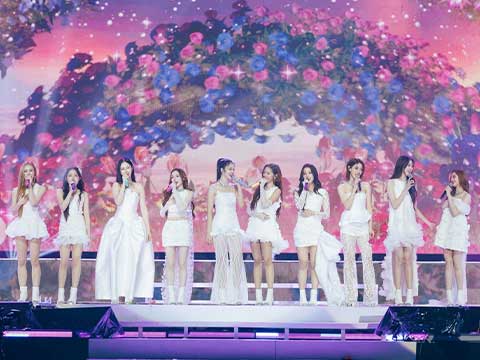 บานสะพรั่ง สดใส ทั้งฮอลล์ “มิ้ลค์-เลิฟ, น้ำตาล-ฟิล์ม, เอมี่-บอนนี่” ร่วมด้วย “วิว-มิ้ม, จูน-มิวนิค” เนรมิตค่ำคืนแสนมหัศจรรย์ เสิร์ฟโมเมนต์สะกดทุกสายตา 2 วันเต็มอิ่มจุใจ ในงาน “BLUSH BLOSSOM FAN FEST” พลังแรงเกินต้านทะยานขึ้น “อันดับ 1” เทรนด์ X ของโลก!!