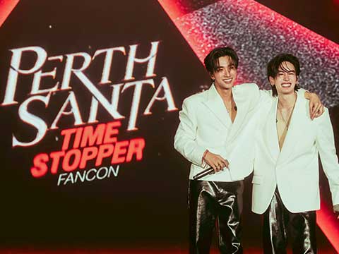 แฟนๆ กรี๊ดสลบ!! “เพิร์ธ-แซนต้า” โชว์จัดเต็ม 2 รอบการแสดงอัดแน่นความสนุกสุดฟิน ในงาน “PERTH SANTA TIME STOPPER FANCON”  ฮอตจัดพุ่งทะยาน “อันดับ 1” เทรนด์ X ของโลก! 