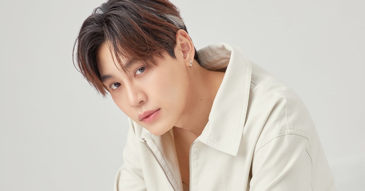 ซีรีส์ REVAMP THE UNDEAD STORY 2568 ณ มุมหนึ่งของเมือง, ร้านขายของโบราณของ "ปัณณ์" คือสถานที่ซ่อนเร้นของกาลเวลา…จนกระทั่งอุบัติเหตุเพียงเสี้ยววินาที เมื่อหยาดโลหิตอุ่นหยดลงบนผืนผ้าใบโบราณ ก็ปลดปล่อยพันธนาการของ "รามิล" แวมไพร์ทายาทผู้สง่างามที่หลับใหลมานานศตวรรษ การฟื้นคืนชีพของเขานำมาซึ่งความอ่อนแอ การไล่ล่าจากฮันเตอร์ และการเดินทางของปัณณ์เพื่อช่วยฟื้นฟูอำนาจให้รามิลผ่านการรวมเหล่าบริวาร ท่ามกลางอันตรายและความขัดแย้งระหว่างเผ่าพันธุ์ ความผูกพันที่ก่อตัวขึ้นอย่างเงียบงันจะนำพวกเขาไปสู่การเปิดเผยความลับแห่งอดีตและการเผชิญหน้ากับศัตรูที่แท้จริงอย่าง เฟอราตู…ผู้เป็นภัยคุกคามเหนือกาลเวลา 2 Boun 1200