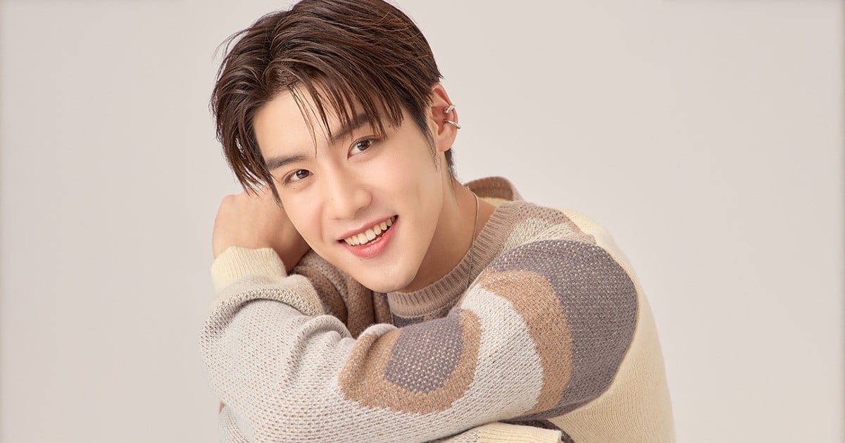 ซีรีส์ โปรดใช้วิจารณญาณในการรักเธอ MuTeLuv 2568 ในโลกที่ความรักซับซ้อนราวกับปริศนาแห่งโชคชะตา เมื่อเหตุผลไม่อาจนำทางหัวใจ ผู้คนจึงหันไปหาพลังเร้นลับที่อยู่เหนือกาลเวลา… การมูเตลู การพึ่งพาไสยศาสตร์, การพยากรณ์, และพิธีกรรมศักดิ์สิทธิ์ ได้กลายเป็นแผนที่นำทางสู่ความสมหวัง ความปรารถนาจะกุมมือคนที่รักให้มั่นคง นำพาพวกเขาไปสู่การบูชาเครื่องราง, การขอพรองค์เทพ, หรือการปรับเปลี่ยนดวงชะตาให้ลงตัวกับรักแท้ แต่คำถามยังคงแขวนอยู่กลางอากาศเช่นเดียวกับควันธูป เมื่อความรักถูกกำหนดด้วยศรัทธา…ตอนจบของเรื่องนี้จะงดงามเหมือนที่ดวงดาวทำนายไว้จริงหรือ 30 Leng 1200