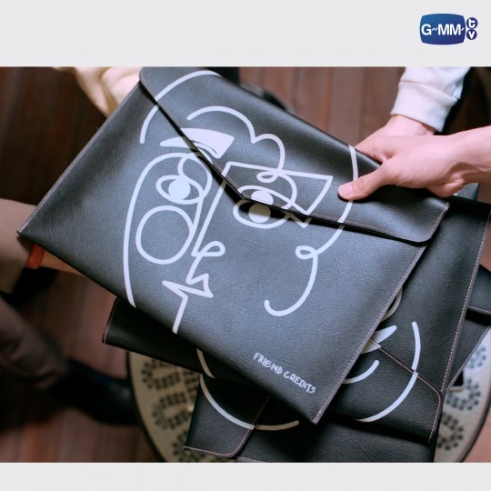 FRIEND CREDITS LEATHER FOLDER | VICE VERSA รักสลับโลก