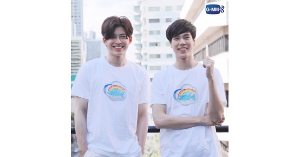 FISH UPON THE SKY Tシャツ PONDPHUWIN　GMMTV GMMTV - เสื้อยืดปลาบนฟ้า สั่งซื้อได้แล้ววันนี้ ที่ GMMTVSHOP
